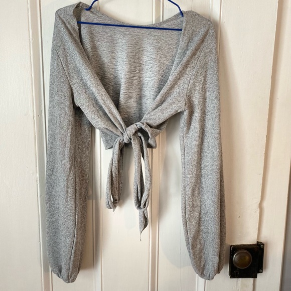 Shein Long Sleeve Cropped Open Back Top! - Picture 2 of 3